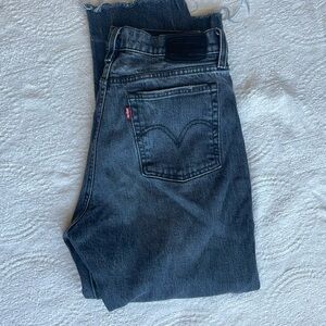 Levi Wedgie Straight size 28